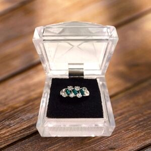 Vintage Avon Emerald Color Ring